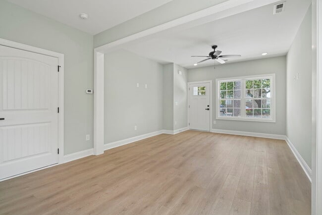 Photo - 6703 Bryant St
