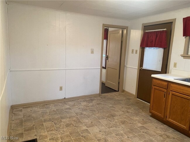 Photo - 103 Wallace St