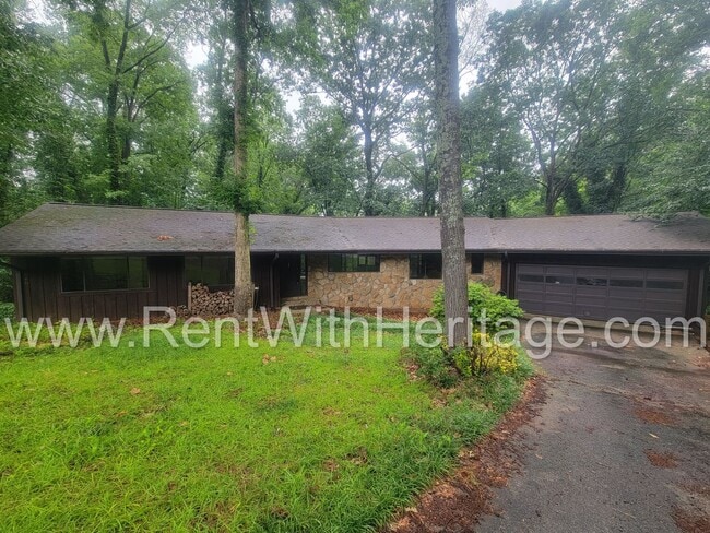 Charming Cabin Style Home on 1.3 Acres / F... - Charming Cabin Style Home on 1.3 Acres / F...
