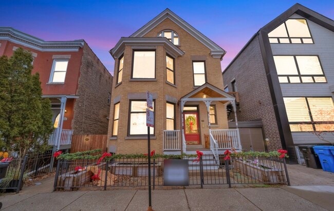 Front of building - 1221 W Draper St Condo Unit 3