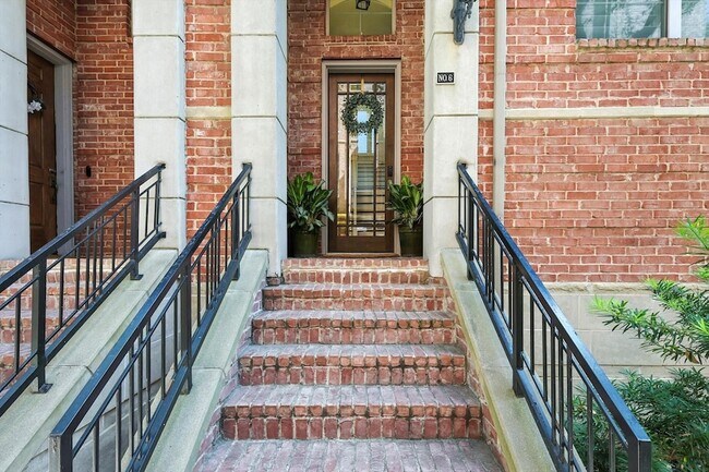 Building Photo - 1500 Pecos St Unit 6