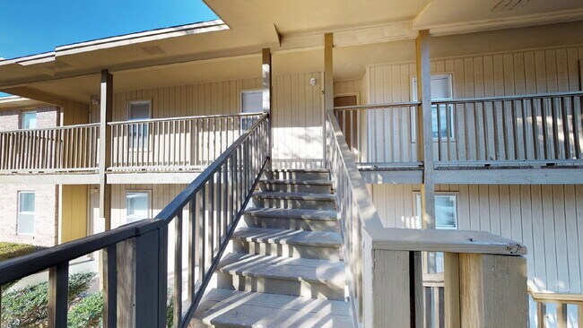 Coastal Comfort Awaits: Spacious 2-Bed, 2-Bath Retreat in Fort Walton Beach!