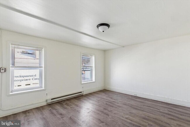 Photo - 326 E Airy St