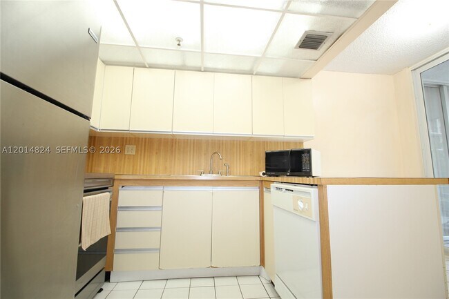 Photo - 17890 W Dixie Hwy Unit 519