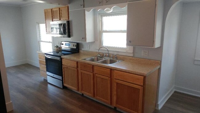 Photo - 408 N Main St