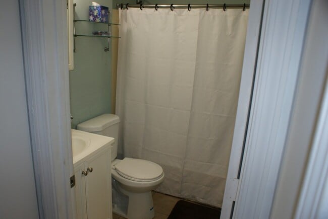 Building Photo - 250 Spring Cir Unit 2 Rental