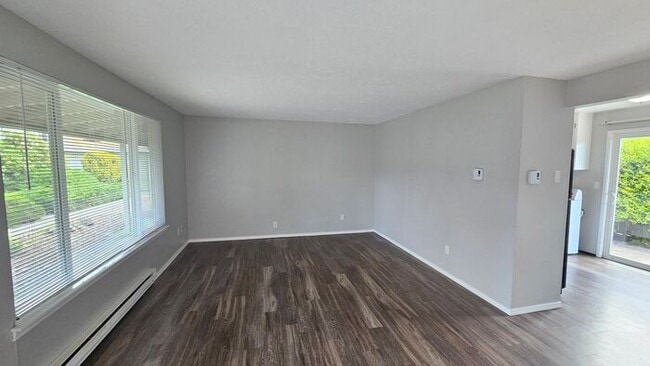 Photo - Beautiful Tacoma duplex 2bd 1 bath w/ 1 car garage