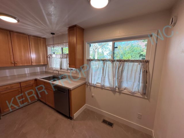 Photo - Charming 3-Bedroom Gresham Retreat with Spacious 1728 sq. ft. Layout and 2.5 Baths!