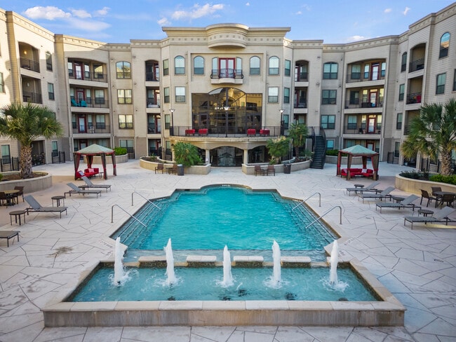 Pool - Meritage Apartments