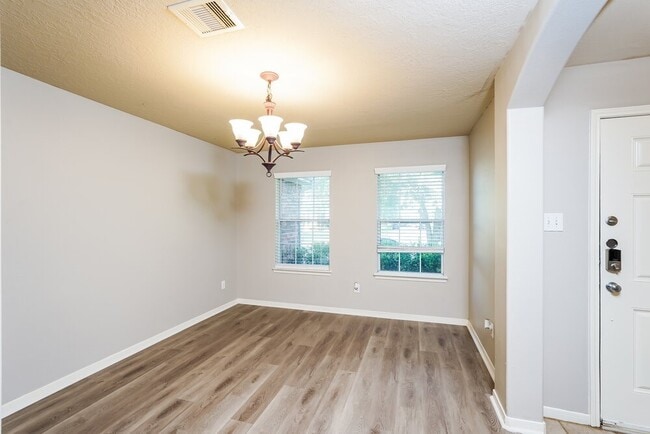 Photo - 1710 Leafhopper Ln