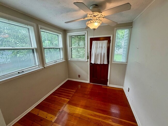 Photo - 310 E Locust St Unit 1