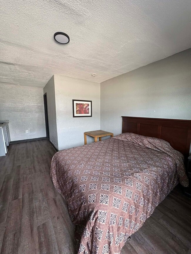 Building Photo - 711 Pasadena Fwy Unit 117