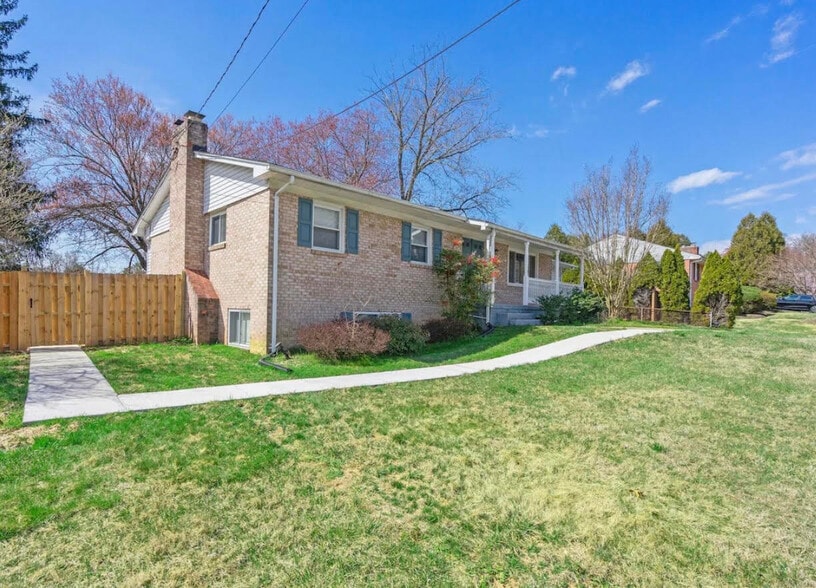 2605 Redmiles Dr