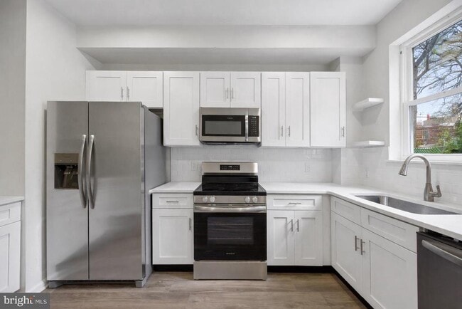 Photo - 1359 Crease St