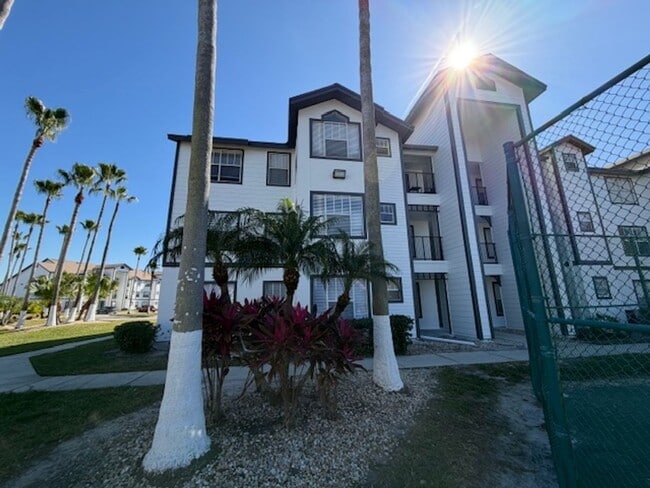 Photo - Spacious and Beautiful - Unfurnished 2/2 at Villas Del Sol ! Unit 1015