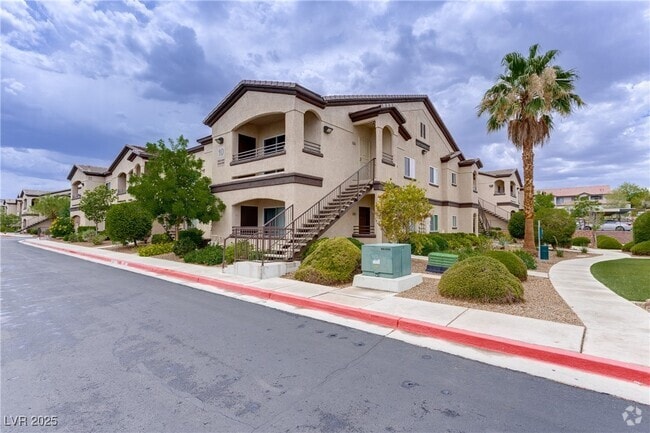 Building Photo - 2291 W Horizon Ridge Pkwy Unit 10259 Rental
