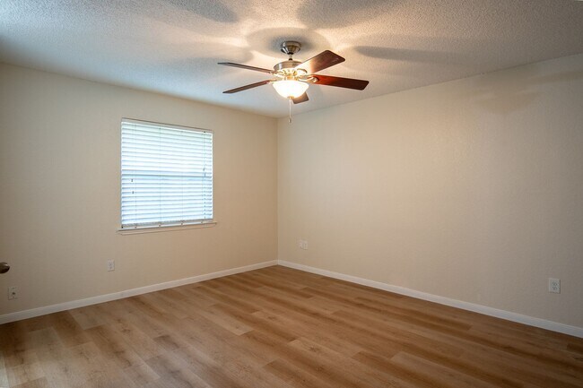 Photo - 6616/6618 Parkview Lane Unit 6616 Parkview Lane