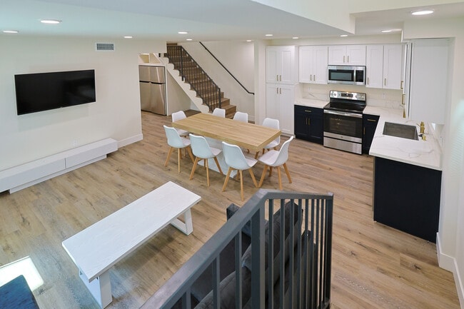 Photo - 1426 W 27th St Unit 1428