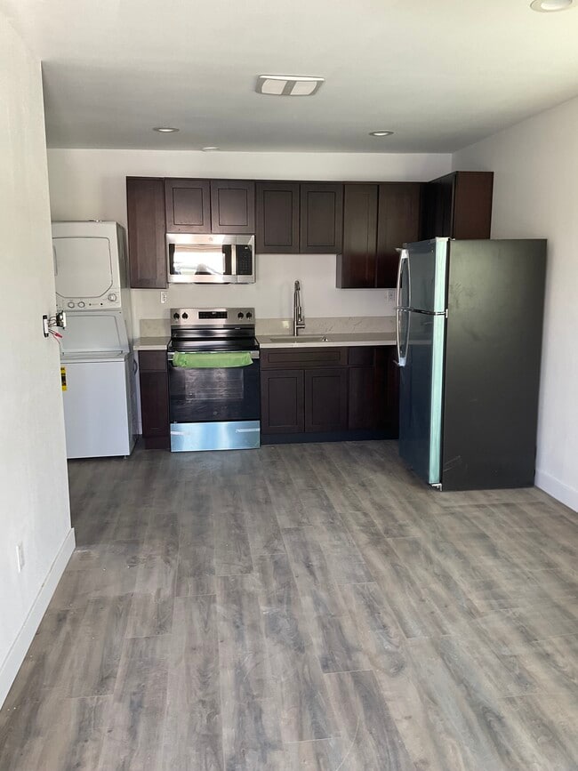 Photo - 1487 Claremont Pl