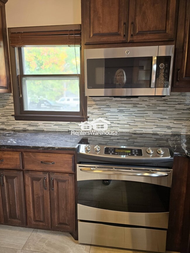 Photo - 810 3rd Ave E