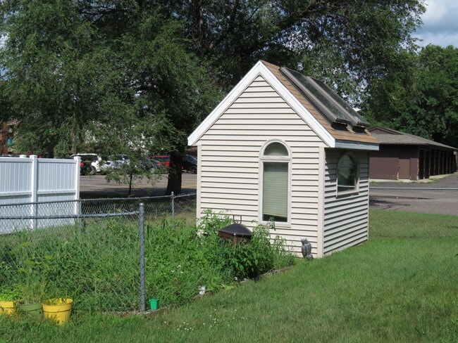1233 2nd St NE Unit Upper