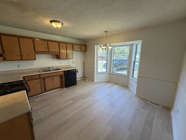 Photo - 304 Clearlake Ct