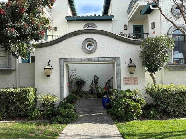 Building Photo - 39240 Marbella Terraza Unit 20