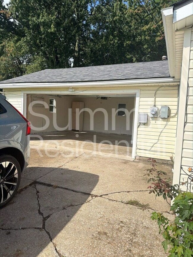 2 bedroom 1 bathroom Home in Mansfield!!