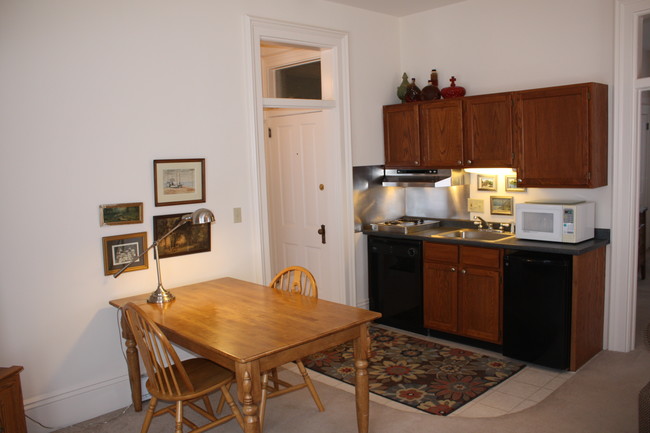 Kitchen - 301 W 2nd St Apartamentos Unidad 4