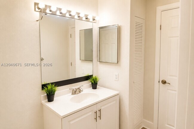 13060 Vista Isles Dr Unit 227