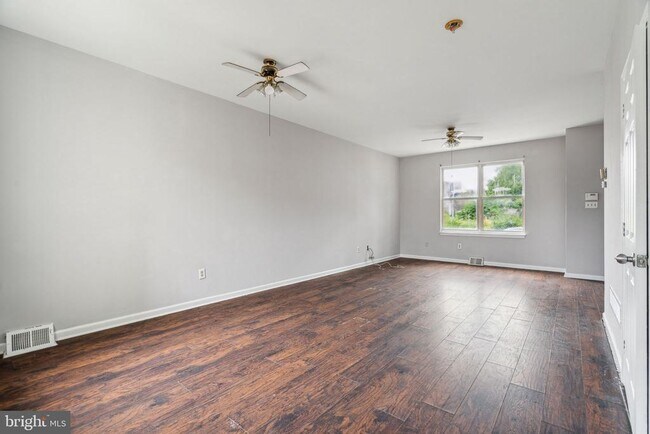 Photo - 1805 W Montgomery Ave Townhome