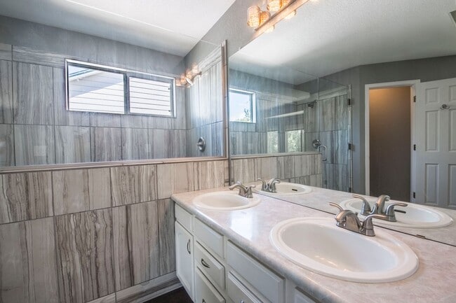 Photo - Immaculate 4B/3B in Superior - Available July 5th