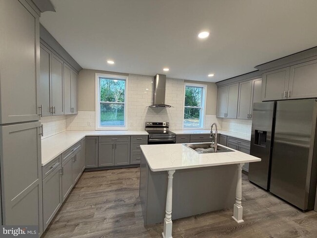 Photo - 380 W Weymouth Rd