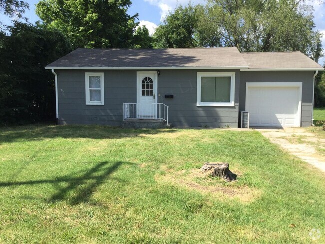 Building Photo - 2 Bed 1 Bath 900 SQFT Home in Bolivar! Cal...