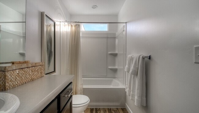 Photo - 637 W 1520 S