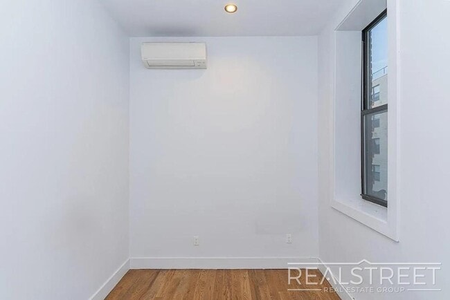 Photo - Gates Avenue Unit 3D