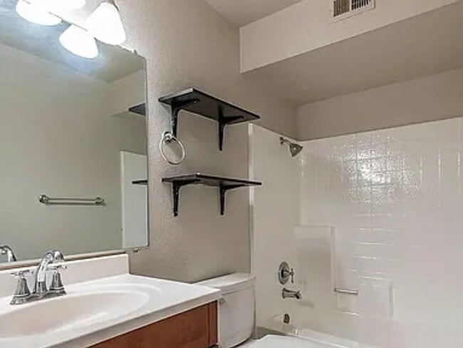 Photo - Spacious 3-Bed, 2-Bath upstairs Unit In a ... Unit 2