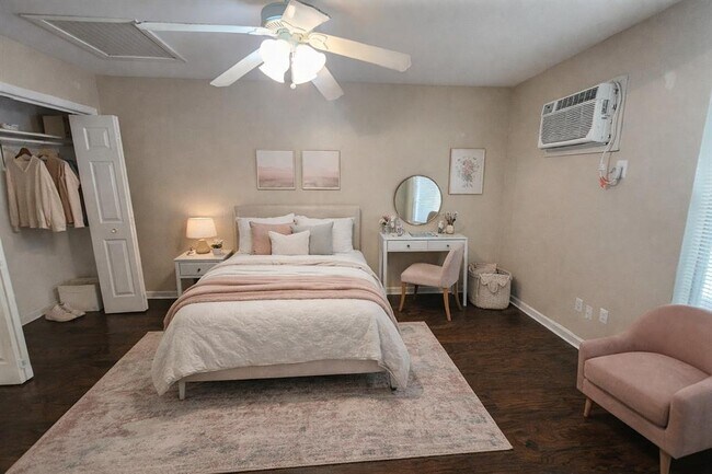 Photo - 610 Genard St