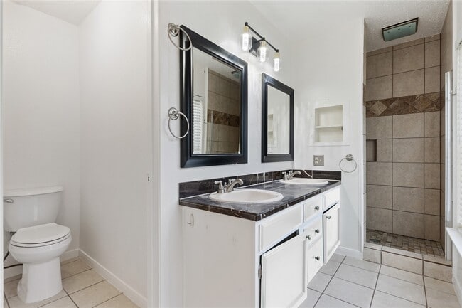 Building Photo - 12318 Yearling Dr