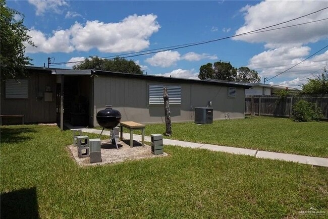 Photo - 210 E Hurst St