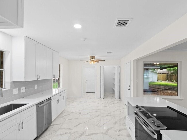 Photo - 2001 Briar Ln