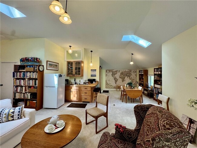 Photo - 333 Colebrook Dr