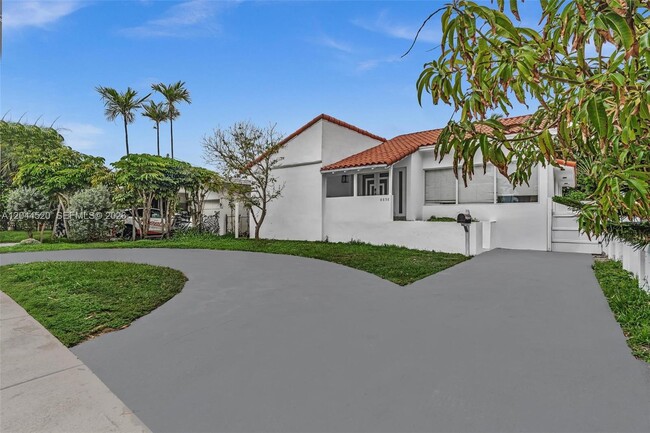 Photo - 8858 Harding Ave