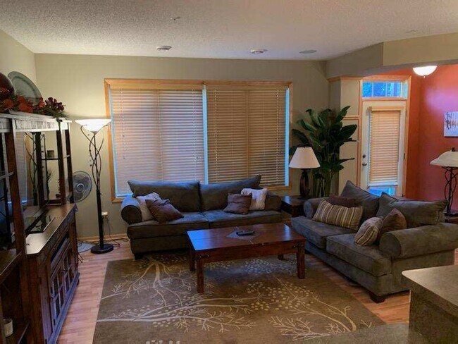 Photo - 11775 Vermillion St NE
