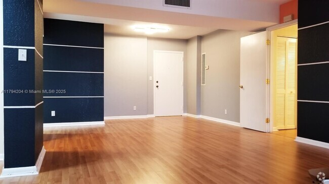 Building Photo - 1900 Diana Dr Unit 3E Rental