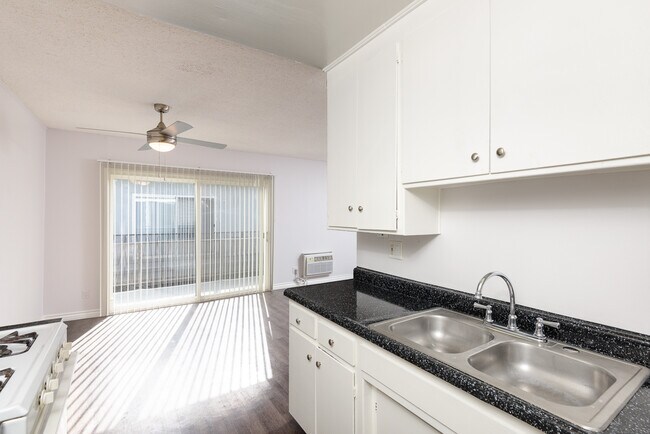 Lanark Apartments