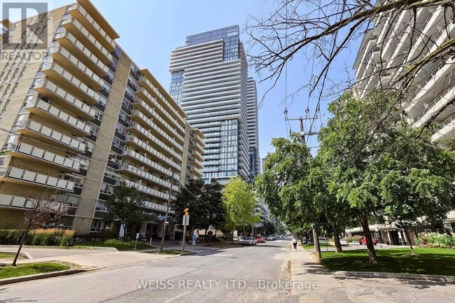 Photo - 185 Roehampton Ave Unit 520