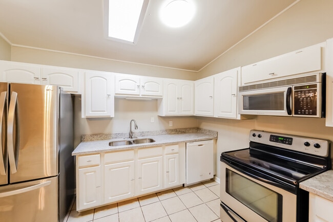 Photo - 616 Bellevue St