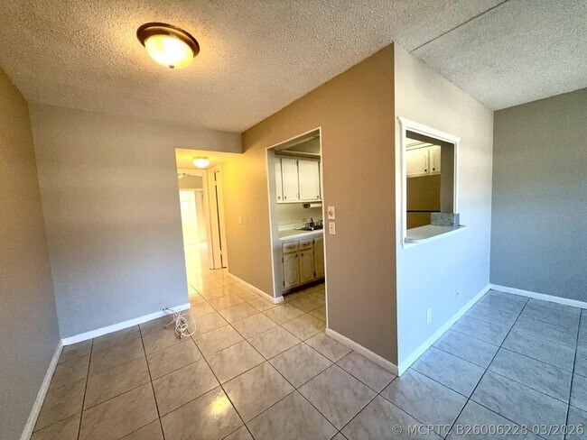 Photo - 166 Sussex I