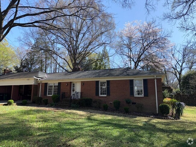 Building Photo - Myers Park 3 Bedrooms 2 Bathroom Duplex! Rental